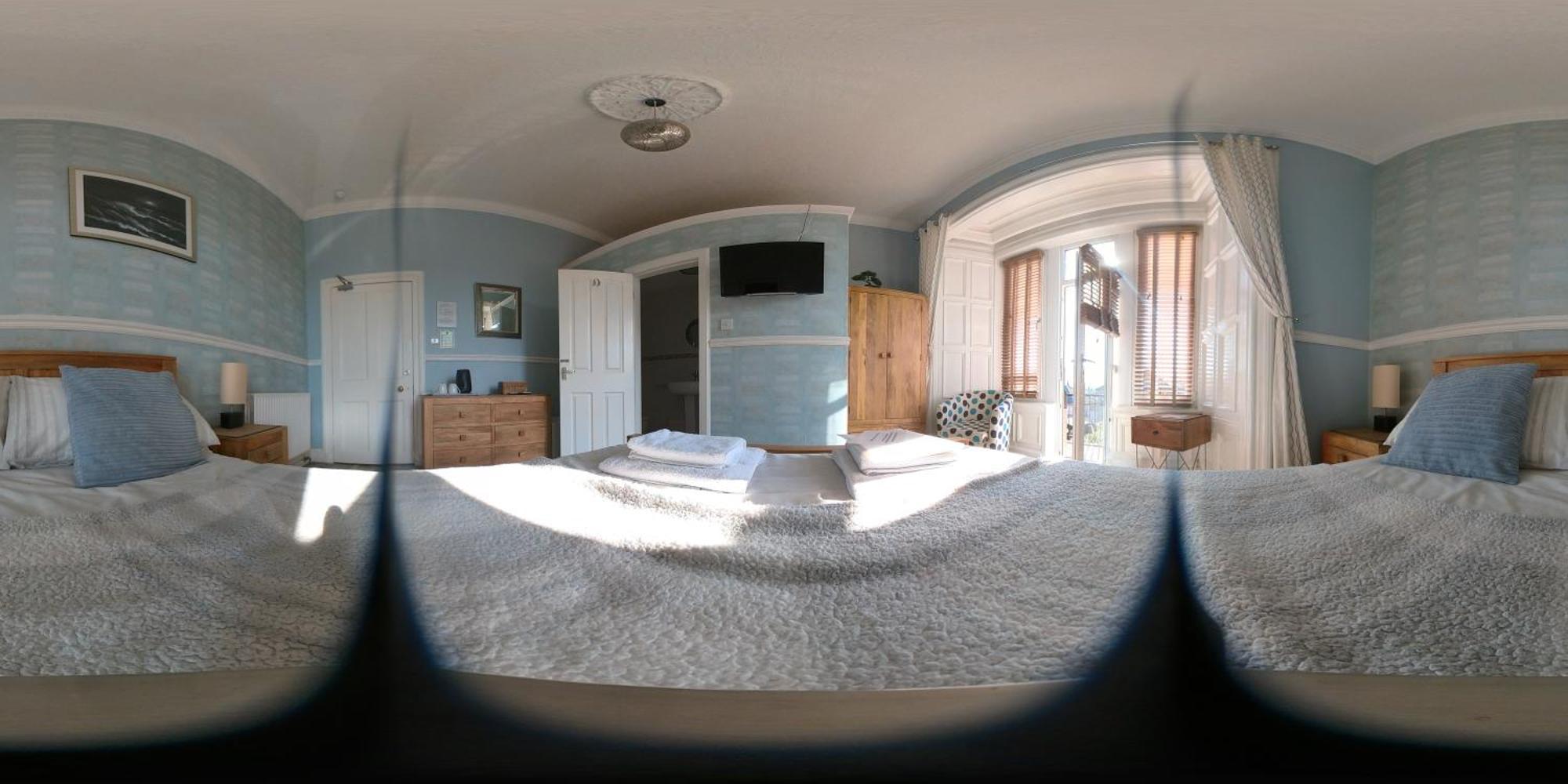Dalmore Lodge Guest House — Photos 1